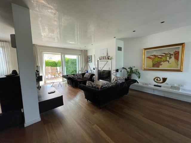 Villetta bifamiliare in vendita di 374 m² in Via Spada