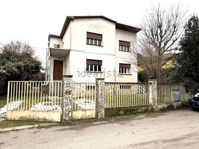 Villetta bifamiliare in vendita di 375 m² in Via Augusto Righi