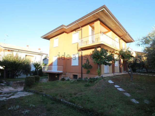 Villetta bifamiliare in vendita di 375 m² in Via Rio Ponale, 14
