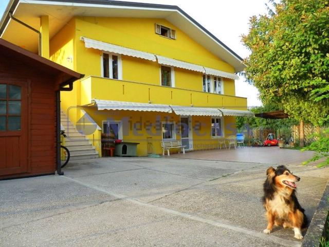 Villetta bifamiliare in vendita di 375 m² in Via Santa Lucia