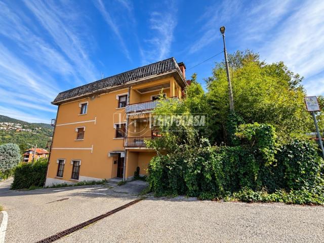 Villetta bifamiliare in vendita di 376 m² in Via Ca&apos  Rota, 12