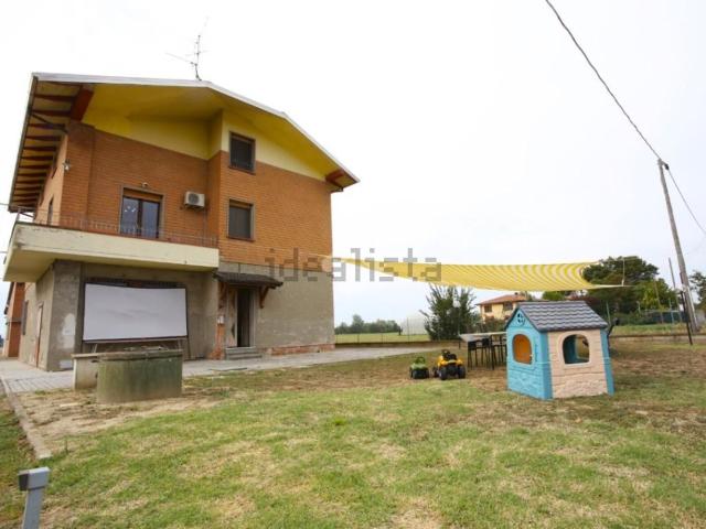 Villetta bifamiliare in vendita di 376 m² in Via Fornace, 9