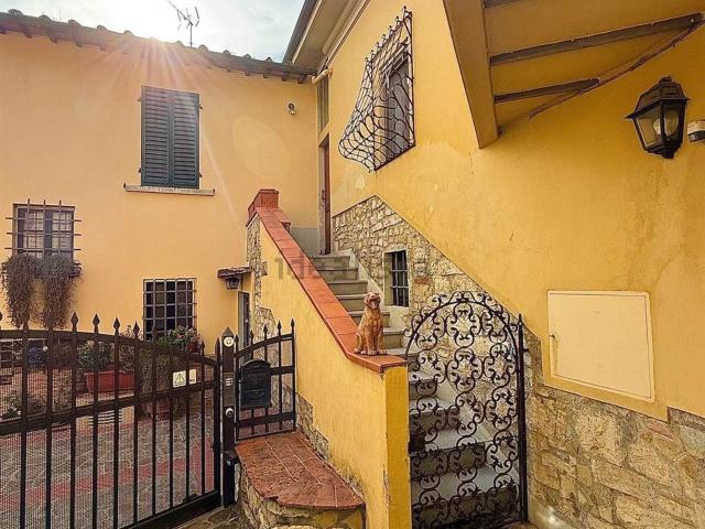 Villetta bifamiliare in vendita di 376 m²