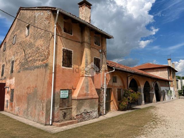 Villetta bifamiliare in vendita di 378 m² in Borgo Monte Grappa