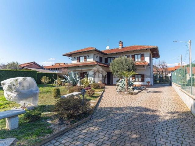 Villetta bifamiliare in vendita di 380 m² in Strada Vignali, 3