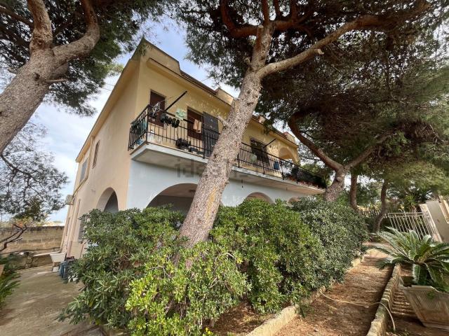 Villetta bifamiliare in vendita di 380 m² in Strada della Contessa Lanfranchi