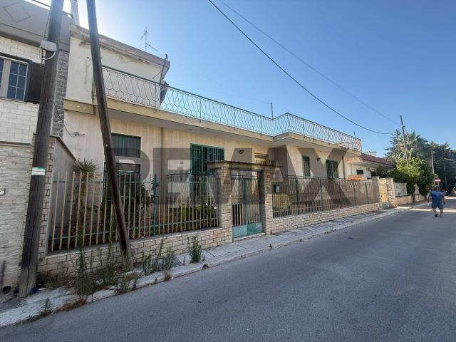 Villetta bifamiliare in vendita di 380 m² in Via Ugo Foscolo, 49