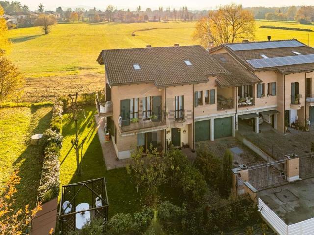 Villetta bifamiliare in vendita di 380 m² in Via Ulderico Levi, 11