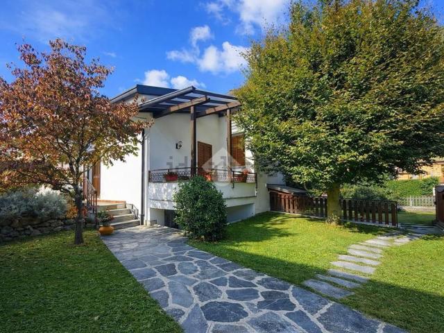 Villetta bifamiliare in vendita di 380 m² in Via Amedeo Modigliani, 3