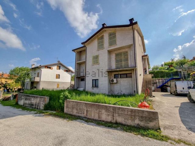Villetta bifamiliare in vendita di 380 m² in Via Camillo Benso Conte di Cavour
