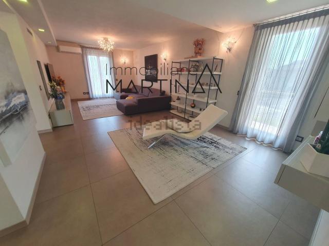 Villetta bifamiliare in vendita di 380 m² in Via del Caravaggio