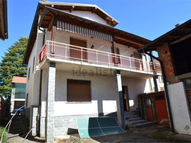 Villetta bifamiliare in vendita di 380 m² in Via Dominioni, 7