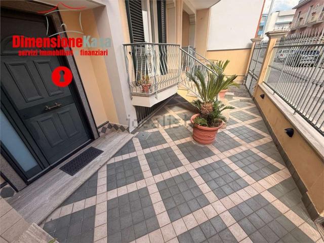 Villetta bifamiliare in vendita di 380 m² in Via Guglielmo Marconi, 37