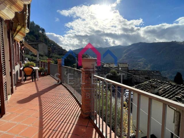 Villetta bifamiliare in vendita di 380 m² in Via Nuova