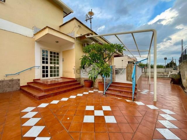 Villetta bifamiliare in vendita di 380 m² in Via Sambucia, 29