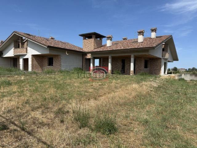 Villetta bifamiliare in vendita di 380 m²