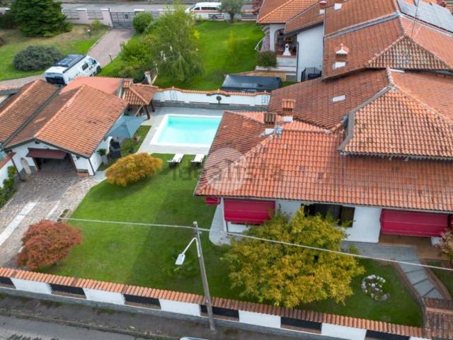 Villetta bifamiliare in vendita di 381 m² in Via Barelli, 20
