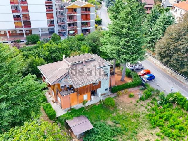 Villetta bifamiliare in vendita di 384 m² in Via Freinetto, 43