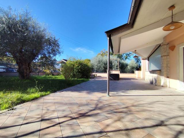 Villetta bifamiliare in vendita di 385 m²