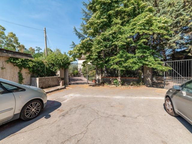Villetta bifamiliare in vendita di 389 m² in Via Giovanni Verga