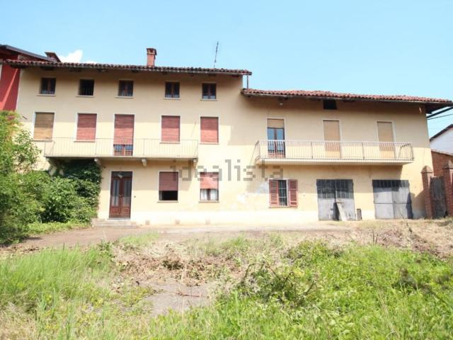 Villetta bifamiliare in vendita di 390 m² in Strada Sabena, 8