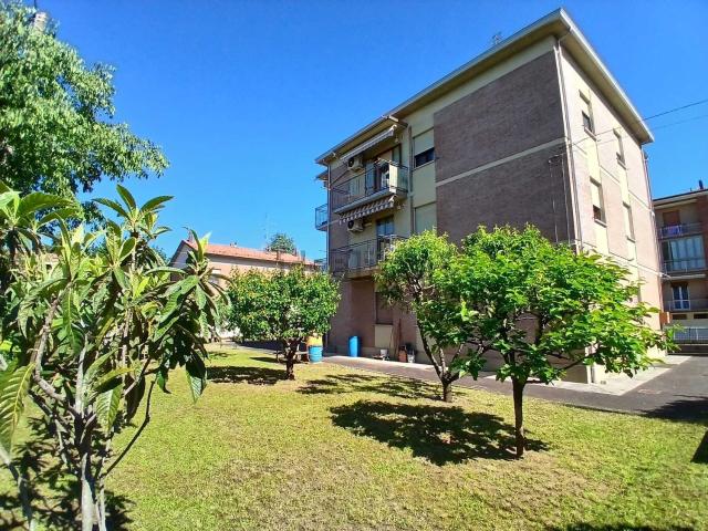Villetta bifamiliare in vendita di 390 m² in Via C. Prampolini, 45