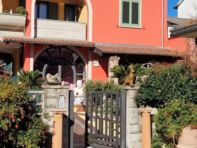Villetta bifamiliare in vendita di 390 m² in Via Dante Alighieri, 14