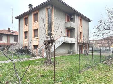 Villetta bifamiliare in vendita di 390 m² in Via Giuseppe Galluzzi, 46