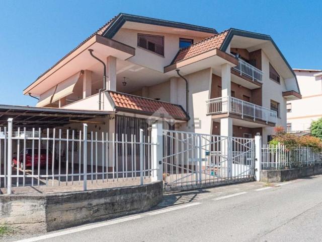 Villetta bifamiliare in vendita di 390 m²