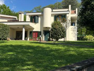 Villetta bifamiliare in vendita di 391 m² in Via delle Cerquette, 130