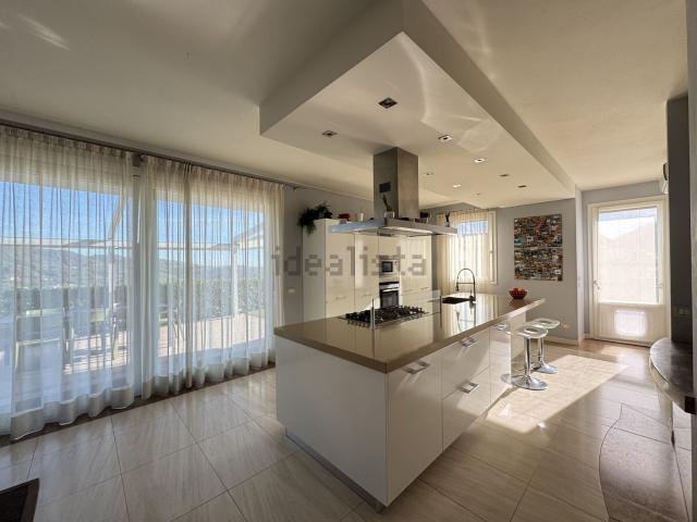 Villetta bifamiliare in vendita di 392 m²