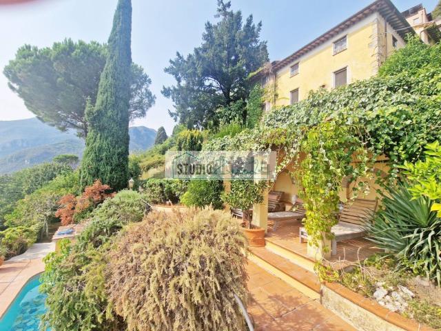 Villetta bifamiliare in vendita di 397 m² in Via Metato, 10