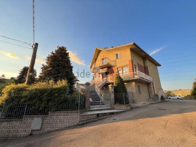 Villetta bifamiliare in vendita di 395 m² in Strada Lodrignano, 2