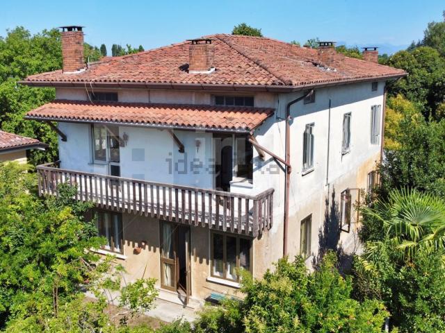Villetta bifamiliare in vendita di 395 m² in Via Po, 44