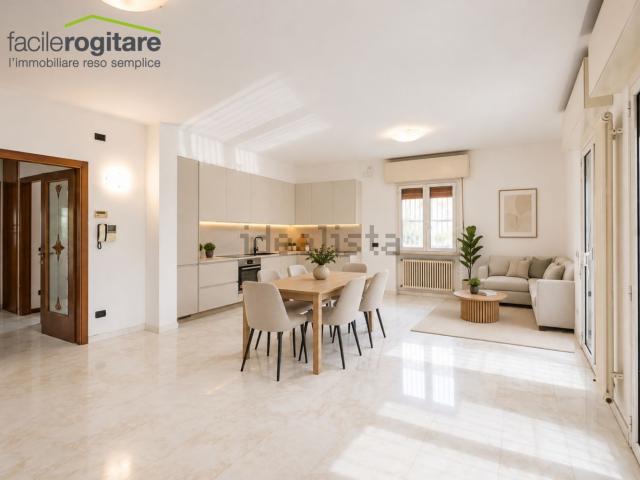 Villetta bifamiliare in vendita di 395 m² in Viale Liguria, 30