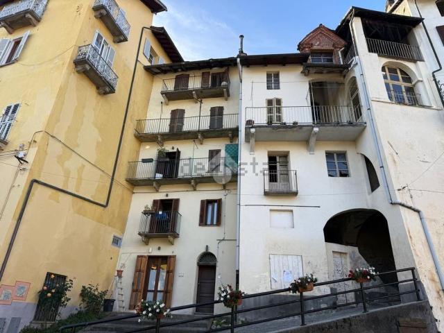 Villetta bifamiliare in vendita di 396 m² in Piazza Gallenga