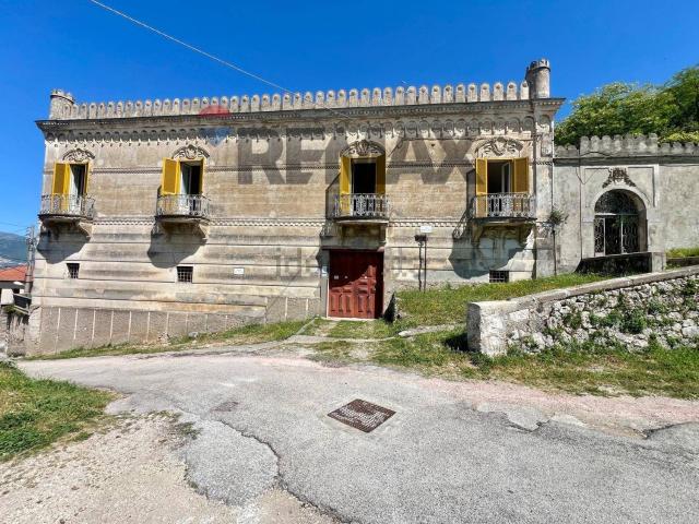 Villetta bifamiliare in vendita di 396 m² in Via Cirelli, 1