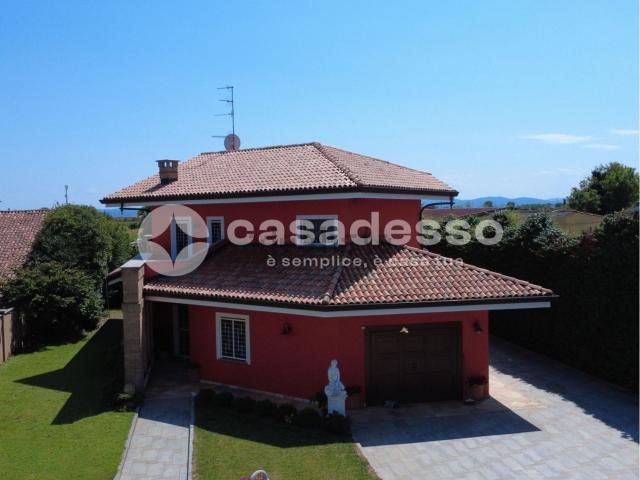 Villetta bifamiliare in vendita di 396 m² in Via luigi carlo farini