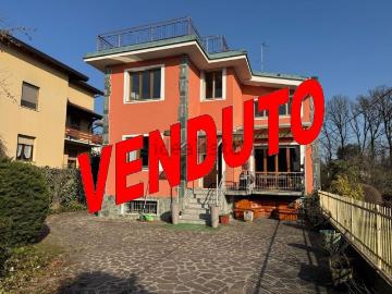 Villetta bifamiliare in vendita di 399 m² in Via XXV Aprile, 5