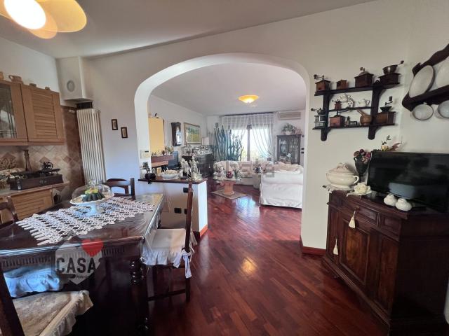 Villetta bifamiliare in vendita di 399 m² in Via Rino Albertarelli, 160