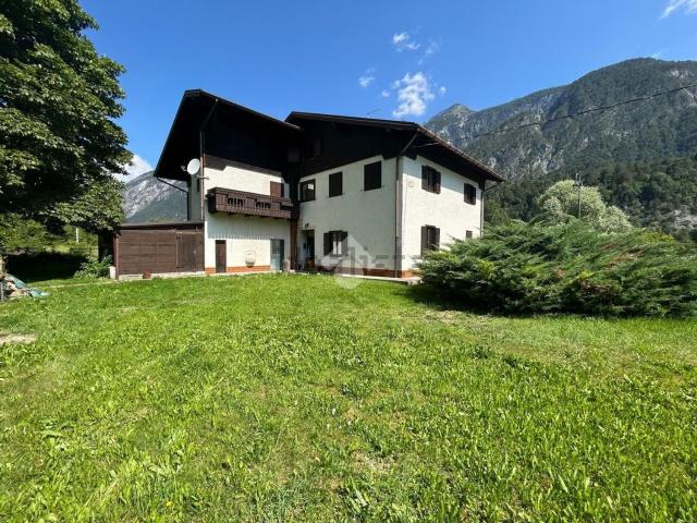 Case e ville in vendita di 300 m² in Borgo Basso, 21