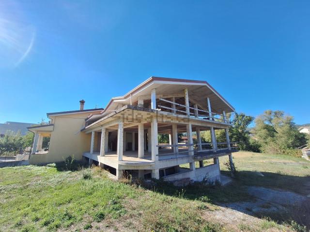 Villetta bifamiliare in vendita di 300 m² in Contrada Macchie