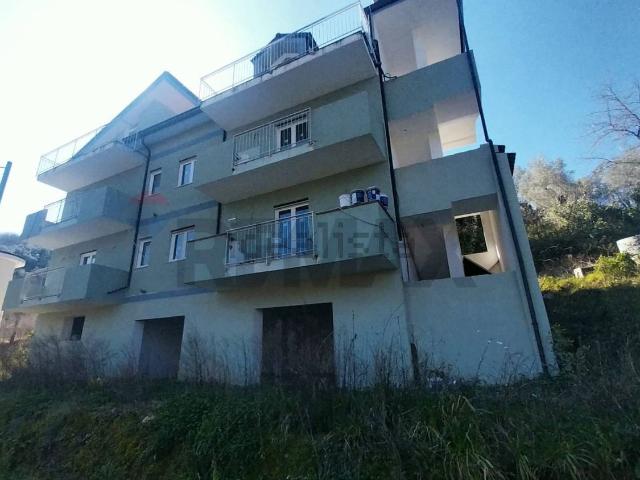 Villetta bifamiliare in vendita di 300 m² in Contrada Mangiarelli