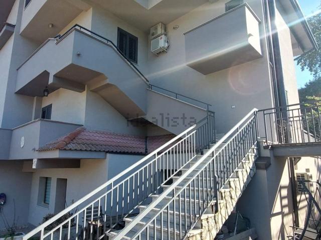 Villetta bifamiliare in vendita di 300 m² in Contrada Noce Scancanata