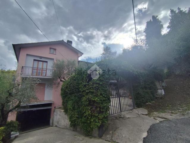 Villetta bifamiliare in vendita di 300 m² in Contrada Caprola, 6