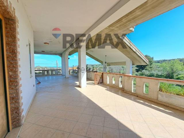 Villetta bifamiliare in vendita di 300 m² in Contrada Palude, 40