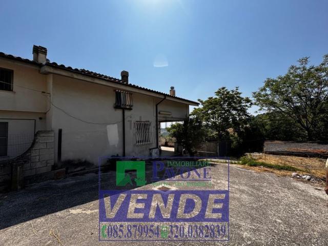 Villetta bifamiliare in vendita di 300 m² in Contrada Pila, 3