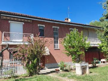Villetta bifamiliare in vendita di 300 m² in Frazione Accorneri