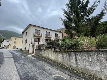 Villetta bifamiliare in vendita di 300 m² in Frazione San Pietro