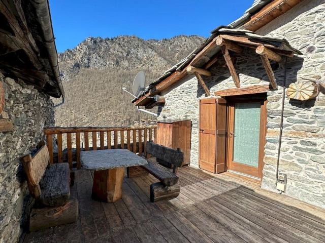 Villetta bifamiliare in vendita di 300 m² in Frazione Villaretto